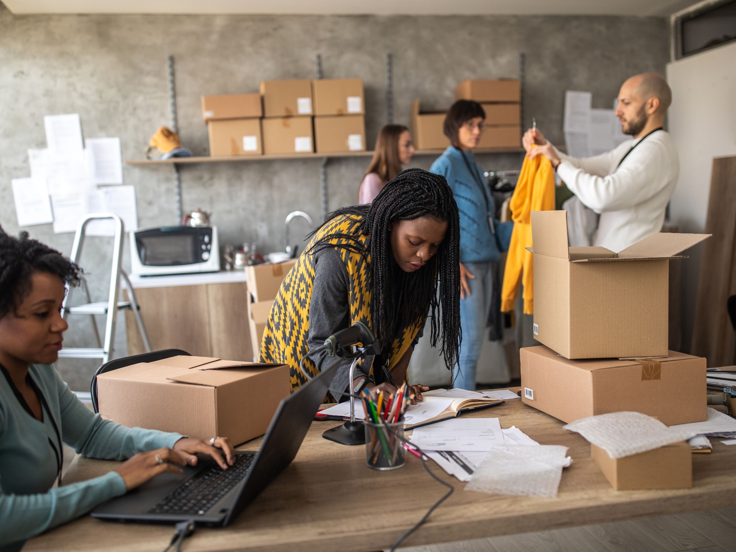 Thương mại điện tử là gì? Vai trò của thương mại điện tử trong quản trị ngành Thương mại - Phân phối